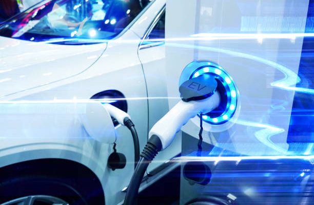 Quels sont les métiers liés à l’automobile électrique ?