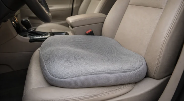 Bien choisir un coussin ergonomique pour des trajets en voiture plus confortables