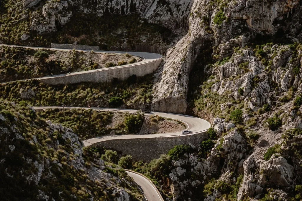 Découvrir la Valcime Route des Lacets : itinéraire et points d’intérêt